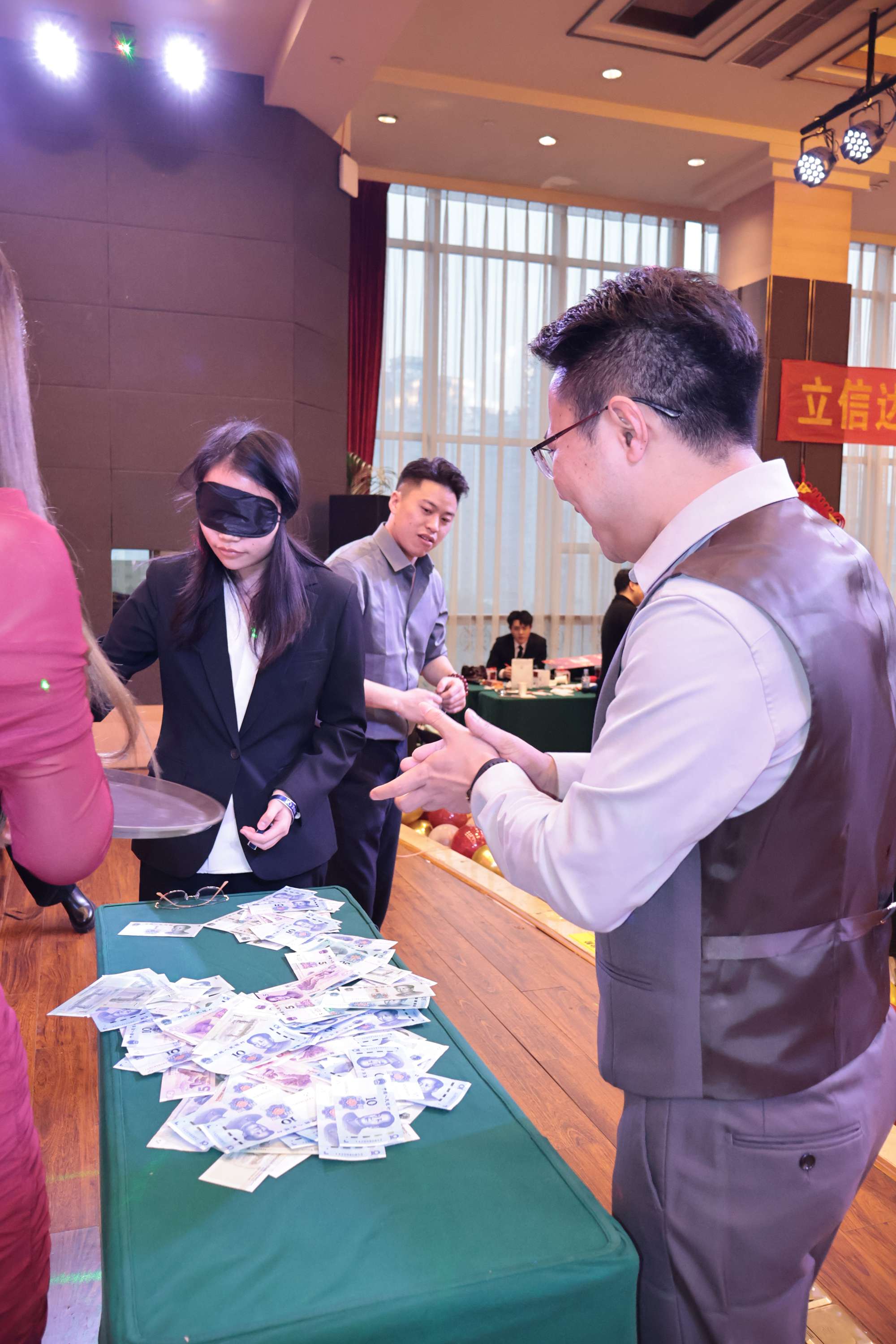 2025集團(tuán)年會(huì)“風(fēng)華十載，筑夢(mèng)未來(lái)”