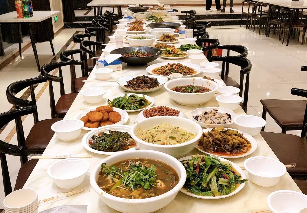 團(tuán)建/乾坤未定，你我皆黑馬