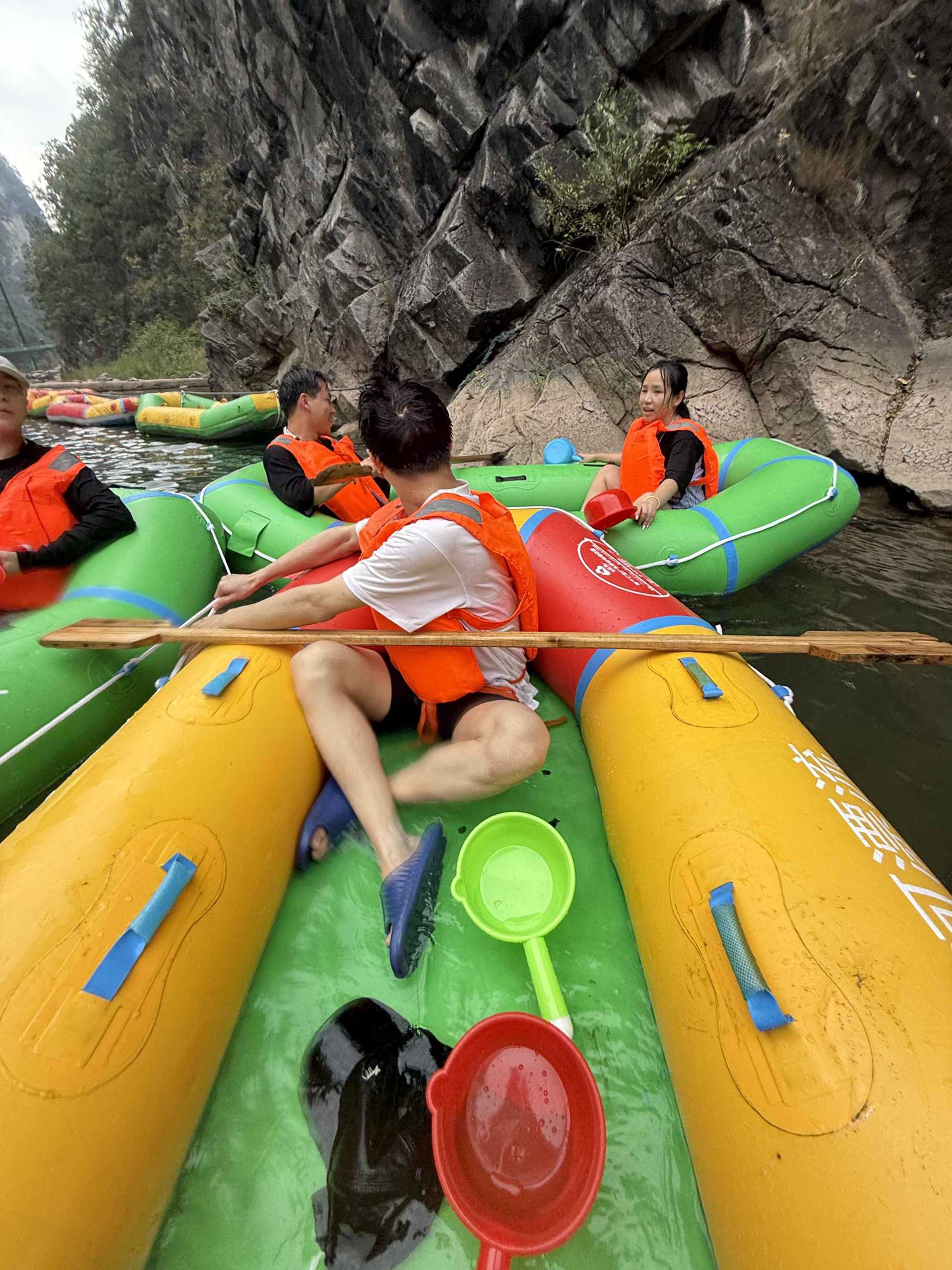 2025.8月集團年中會“響馬河漂流”
