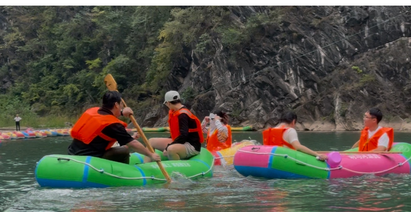 2025.8月集團年中會“響馬河漂流”